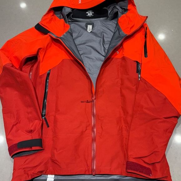 Men’s Arc’teryx Rush Gore Tex jacket (sz medium) - Picture 2 of 4